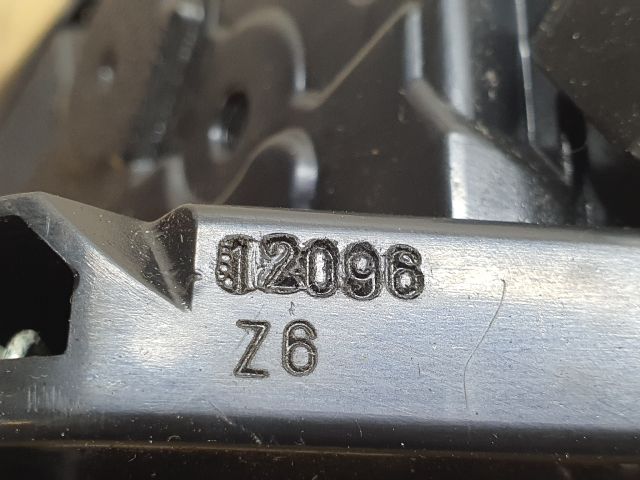 bontott TOYOTA YARIS Jobb első Ajtózár