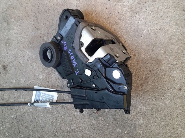 bontott TOYOTA YARIS Jobb első Ajtózár