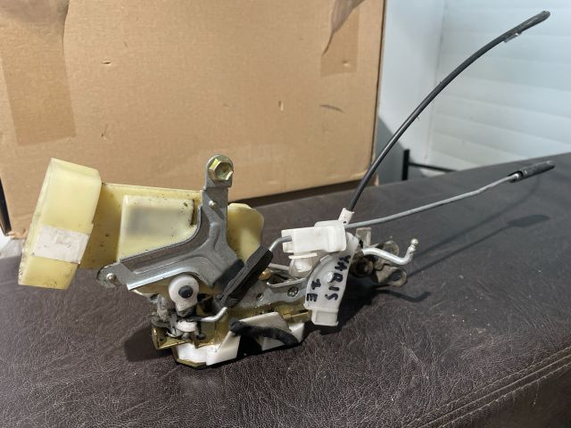 bontott TOYOTA YARIS Jobb első Ajtózár