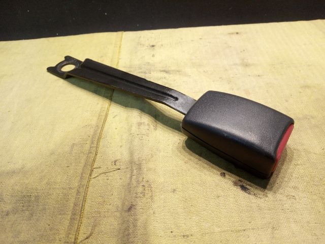 bontott TOYOTA YARIS Jobb első Biztonsági Öv Csat