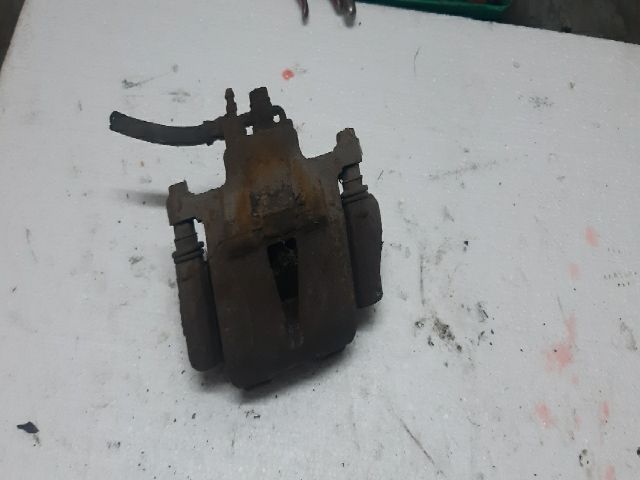 bontott TOYOTA YARIS Jobb első Féknyereg Munkahengerrel