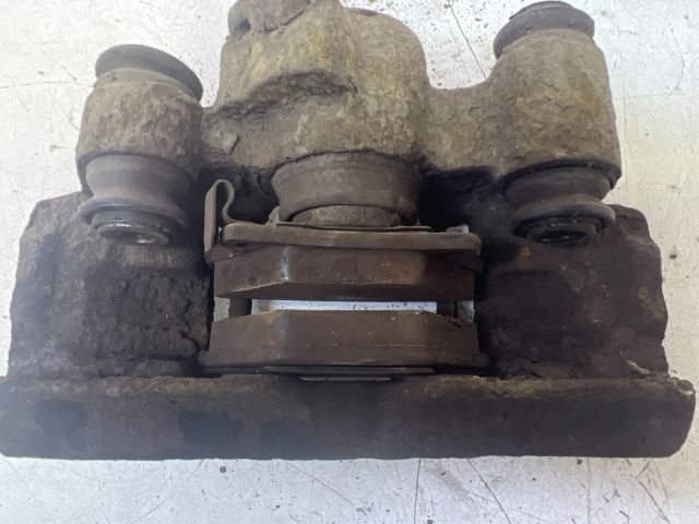 bontott TOYOTA YARIS Jobb első Féknyereg Munkahengerrel