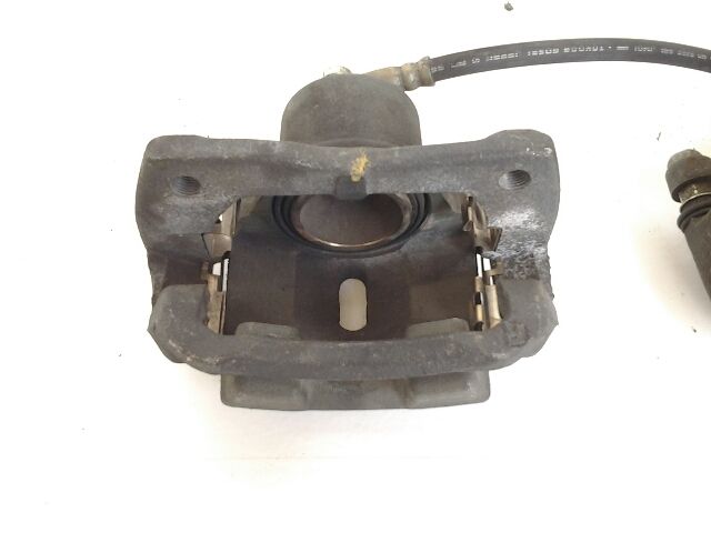 bontott TOYOTA YARIS Jobb első Féknyereg Munkahengerrel