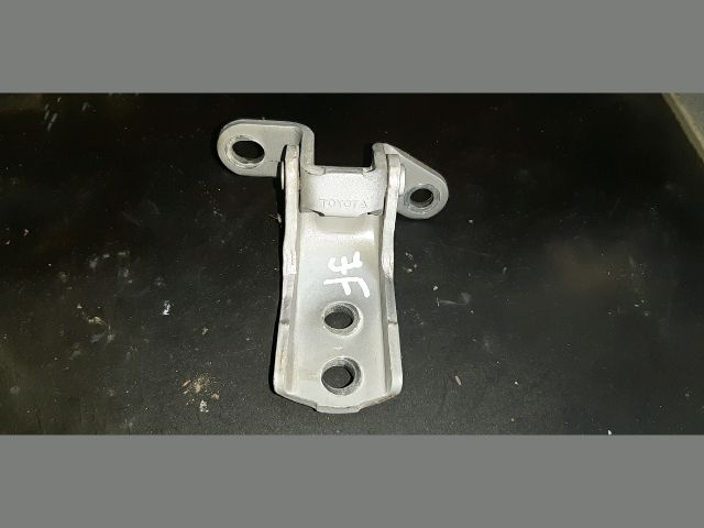 bontott TOYOTA YARIS Jobb első Felső Zsanér