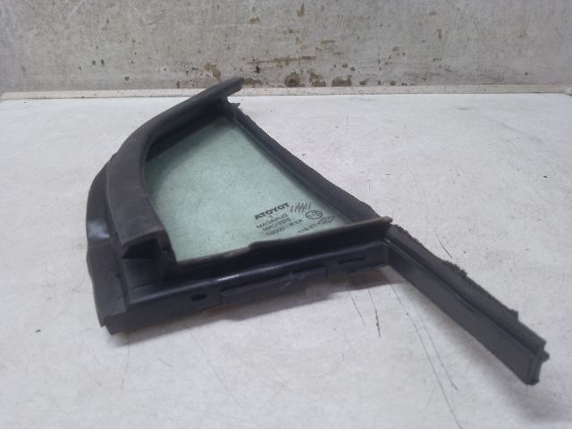 bontott TOYOTA YARIS Jobb első Fixüveg (Ajtóban)