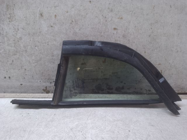 bontott TOYOTA YARIS Jobb első Fixüveg (Ajtóban)