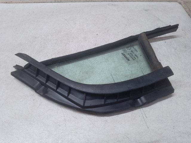 bontott TOYOTA YARIS Jobb első Fixüveg (Ajtóban)