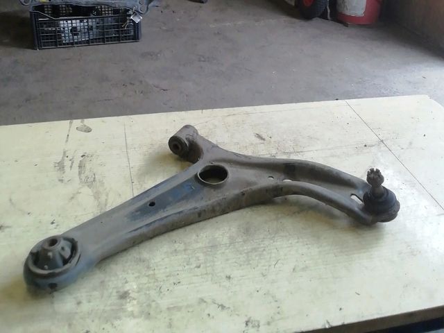 bontott TOYOTA YARIS Jobb első Lengőkar