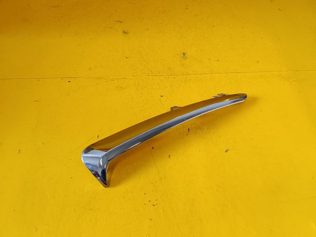 bontott TOYOTA YARIS Jobb első Lökhárító Díszléc