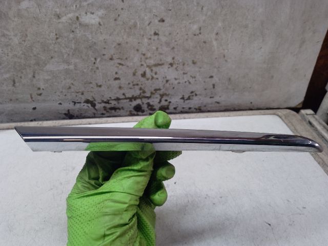 bontott TOYOTA YARIS Jobb első Lökhárító Díszléc