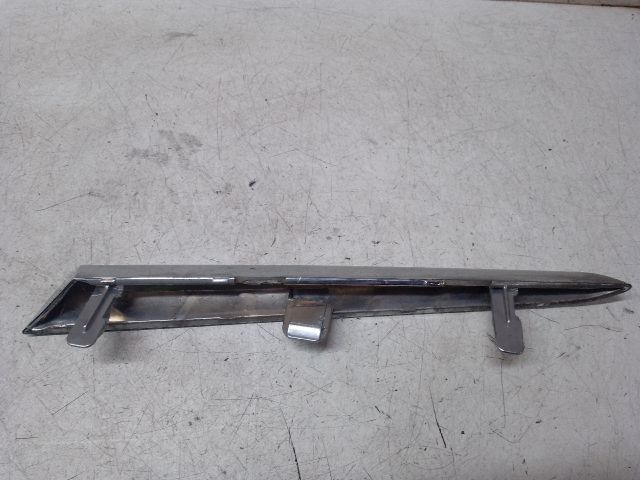 bontott TOYOTA YARIS Jobb első Lökhárító Díszléc