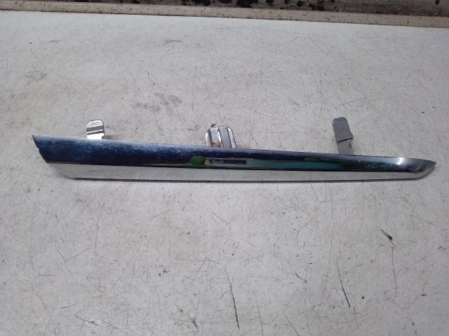 bontott TOYOTA YARIS Jobb első Lökhárító Díszléc