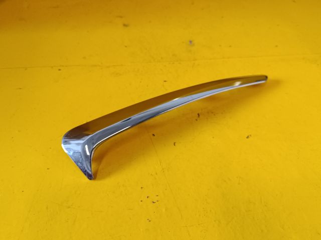 bontott TOYOTA YARIS Jobb első Lökhárító Díszléc