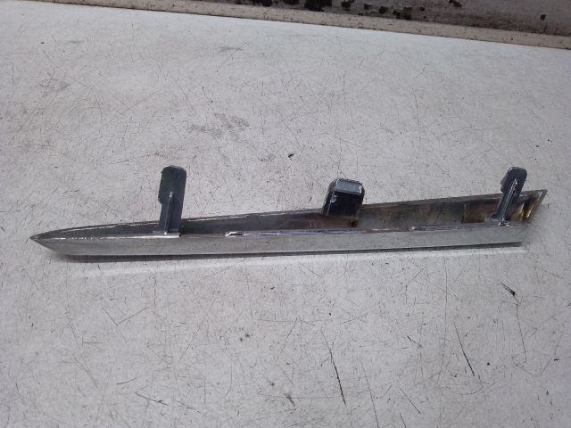 bontott TOYOTA YARIS Jobb első Lökhárító Díszléc