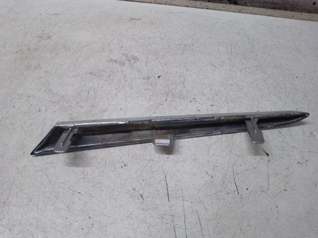 bontott TOYOTA YARIS Jobb első Lökhárító Díszléc