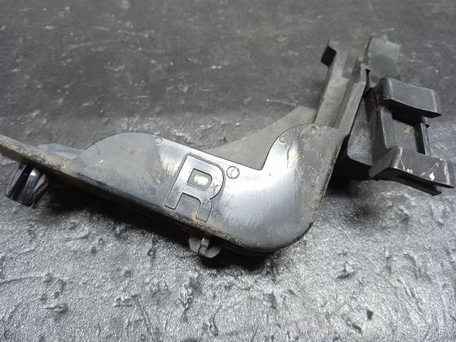 bontott TOYOTA YARIS Jobb első Lökhárító Tartó (Műanyag)