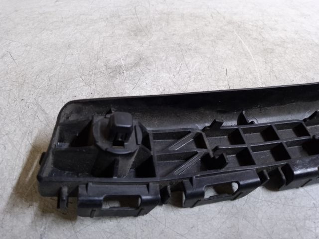 bontott TOYOTA YARIS Jobb első Lökhárító Tartó (Műanyag)