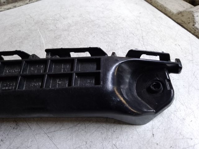 bontott TOYOTA YARIS Jobb első Lökhárító Tartó (Műanyag)