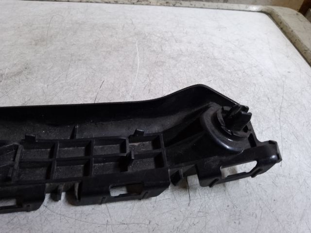 bontott TOYOTA YARIS Jobb első Lökhárító Tartó (Műanyag)