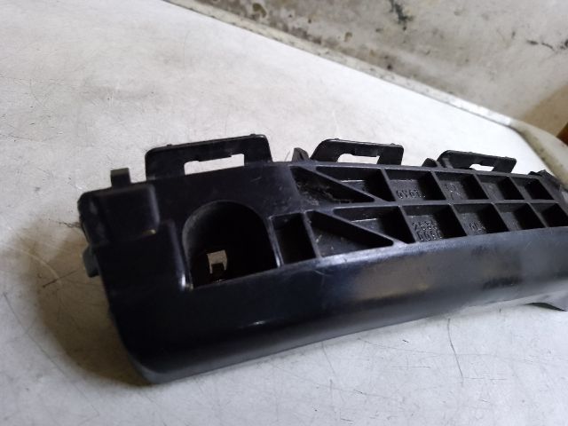 bontott TOYOTA YARIS Jobb első Lökhárító Tartó (Műanyag)