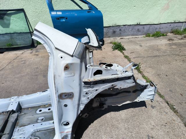 bontott TOYOTA YARIS Jobb első Negyed Karosszéria Csomag