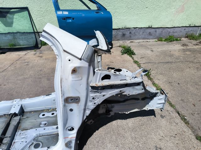 bontott TOYOTA YARIS Jobb első Negyed Karosszéria Csomag