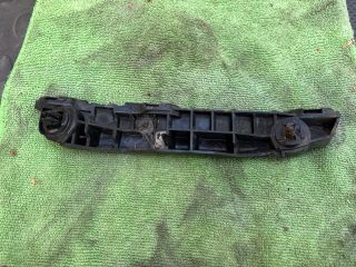 bontott TOYOTA YARIS Jobb első Oldal Lökhárító Tartó (Műanyag)