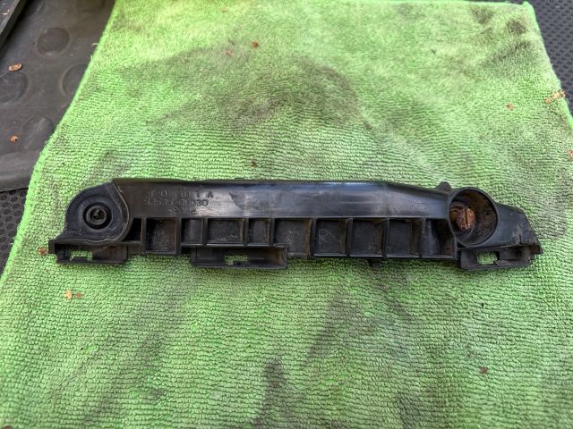 bontott TOYOTA YARIS Jobb első Oldal Lökhárító Tartó (Műanyag)