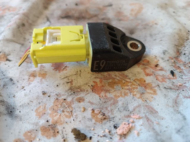 bontott TOYOTA YARIS Jobb első Oldal Ütközés Érzékelő