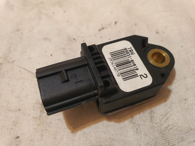 bontott TOYOTA YARIS Jobb első Oldal Ütközés Érzékelő