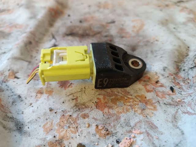 bontott TOYOTA YARIS Jobb első Oldal Ütközés Érzékelő