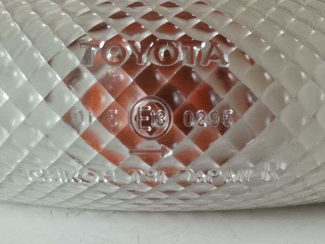 bontott TOYOTA YARIS Jobb első Sárvédő Irányjelző