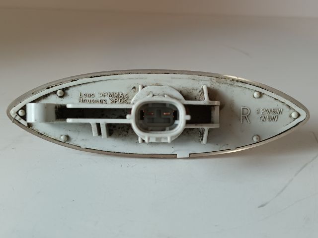 bontott TOYOTA YARIS Jobb első Sárvédő Irányjelző