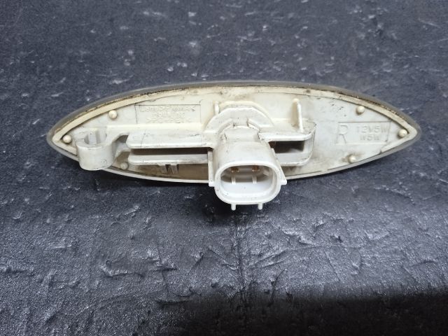 bontott TOYOTA YARIS Jobb első Sárvédő Irányjelző