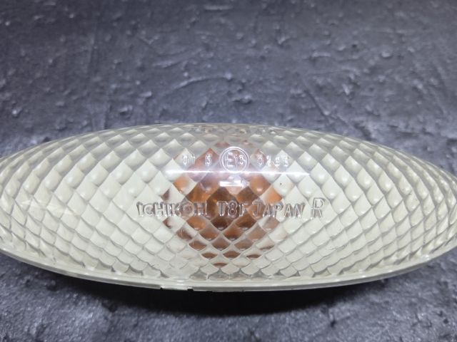 bontott TOYOTA YARIS Jobb első Sárvédő Irányjelző