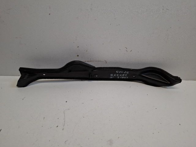 bontott TOYOTA YARIS Jobb első Sárvédő Zajszigetelés