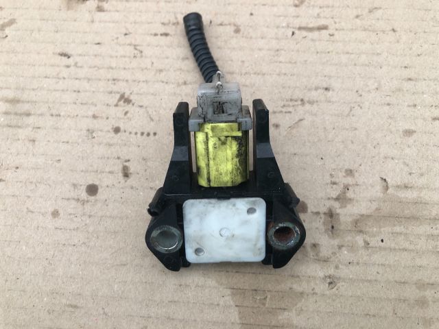 bontott TOYOTA YARIS Jobb első Ütközés Érzékelő (Homlokfalon)