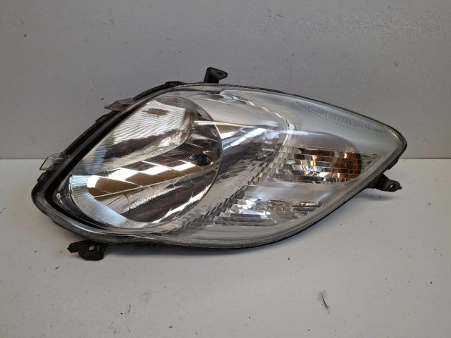 bontott TOYOTA YARIS Jobb Fényszóró