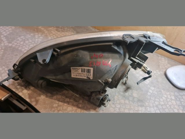 bontott TOYOTA YARIS Jobb Fényszóró