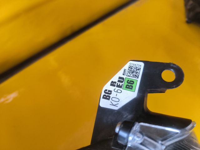 bontott TOYOTA YARIS Jobb Fényszóró