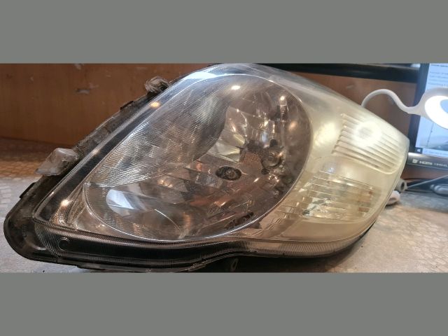 bontott TOYOTA YARIS Jobb Fényszóró