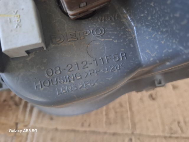 bontott TOYOTA YARIS Jobb Fényszóró