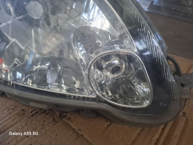 bontott TOYOTA YARIS Jobb Fényszóró