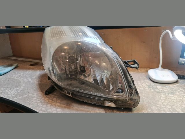 bontott TOYOTA YARIS Jobb Fényszóró