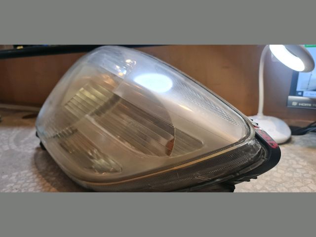 bontott TOYOTA YARIS Jobb Fényszóró