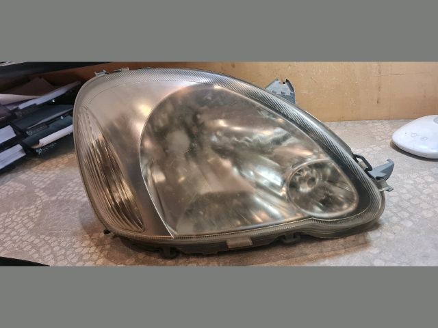 bontott TOYOTA YARIS Jobb Fényszóró
