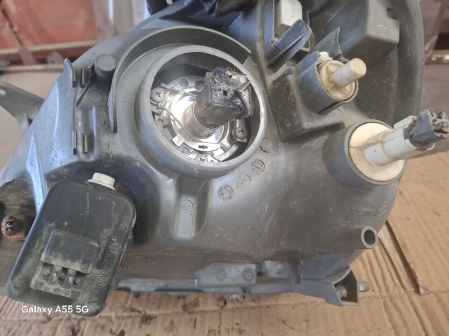 bontott TOYOTA YARIS Jobb Fényszóró