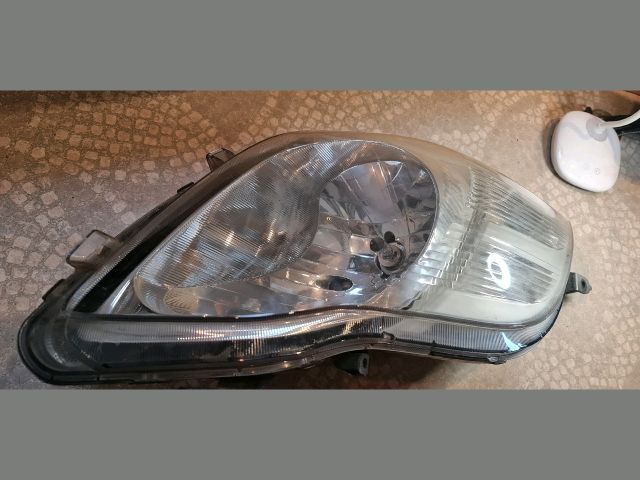 bontott TOYOTA YARIS Jobb Fényszóró