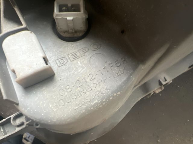 bontott TOYOTA YARIS Jobb Fényszóró