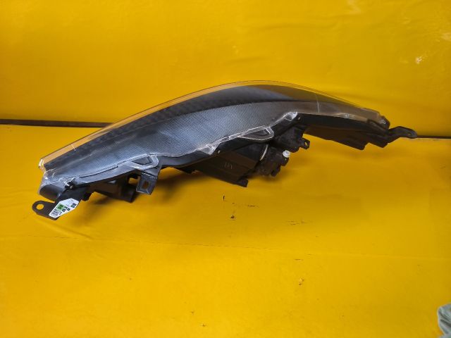 bontott TOYOTA YARIS Jobb Fényszóró